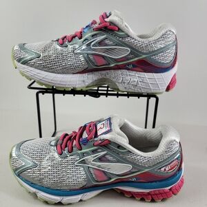 Brooks Ravenna 6 Womens Running Shoes 
Size 6.5 
E